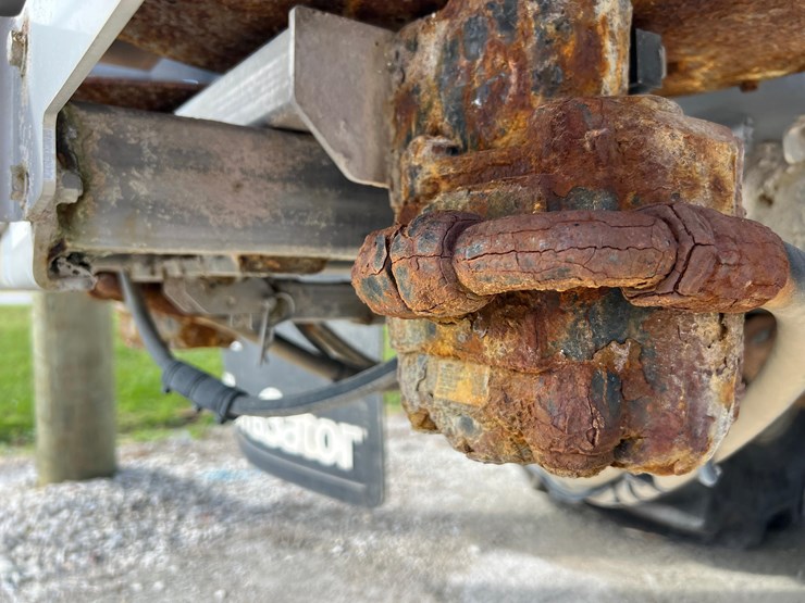 2019-terragator-7300-spinner-truck-image-58