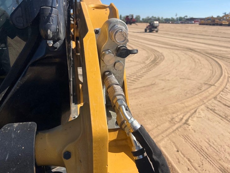 2024-caterpillar-255-skid-steer-image-12