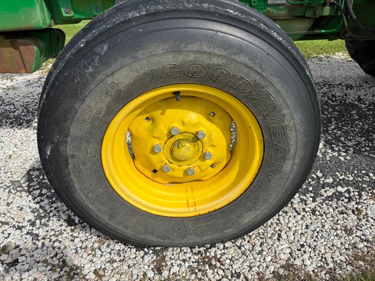 2015-john-deere-5065e-image-12