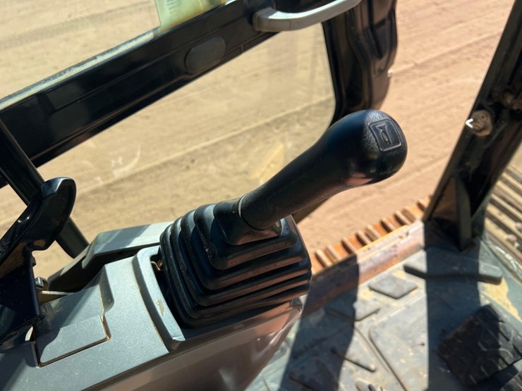 2016-caterpillar-336fl-image-38