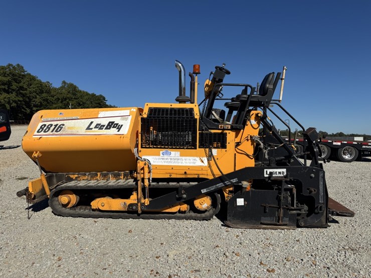 #4707-•-leeboy-l8816r-legend-asphalt-paver-image-17