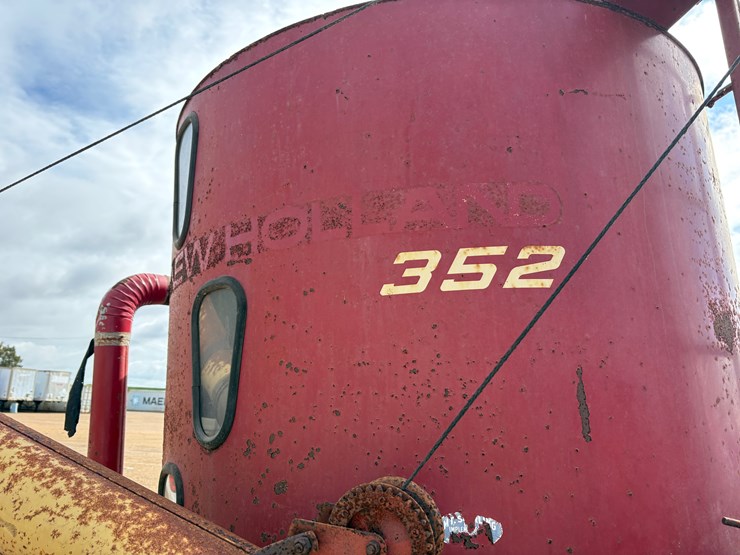 #6849-•-new-holland-352-grinder-mixer-image-10