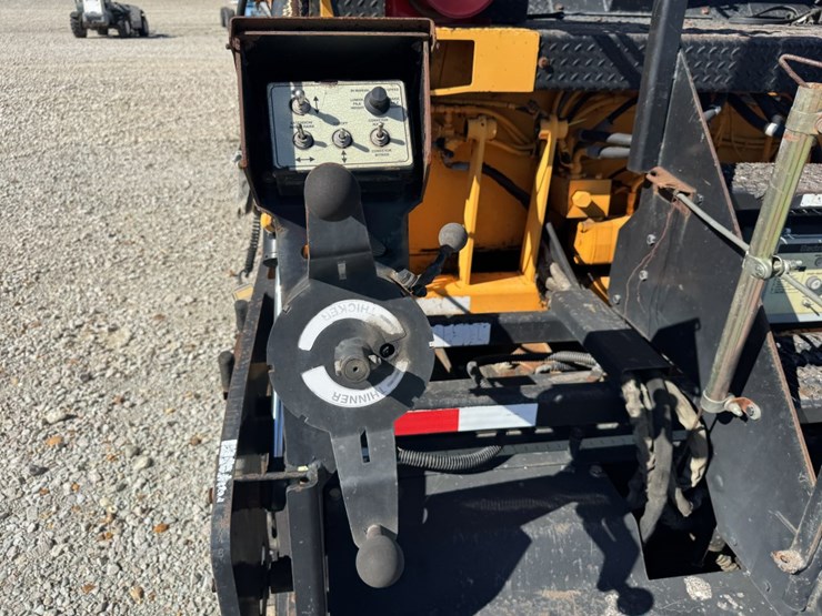 #4707-•-leeboy-l8816r-legend-asphalt-paver-image-24