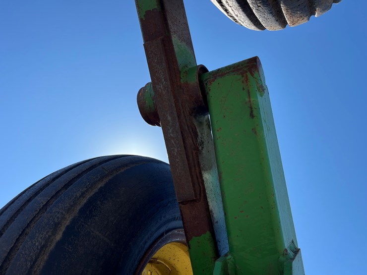 1990-john-deere-610-image-13