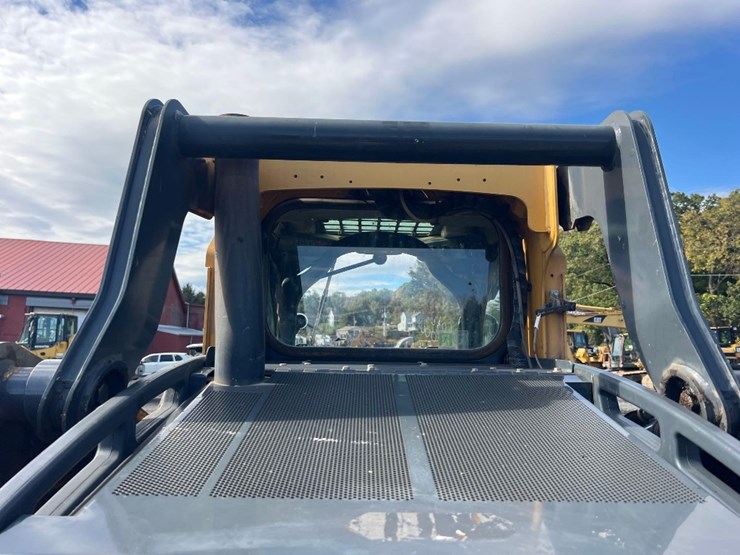 2016-deere-323e-image-17