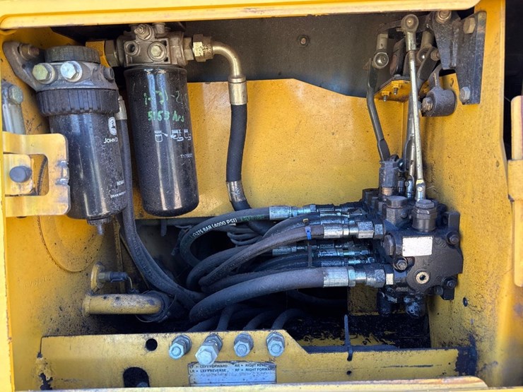 2006-deere-650j-xlt-image-25