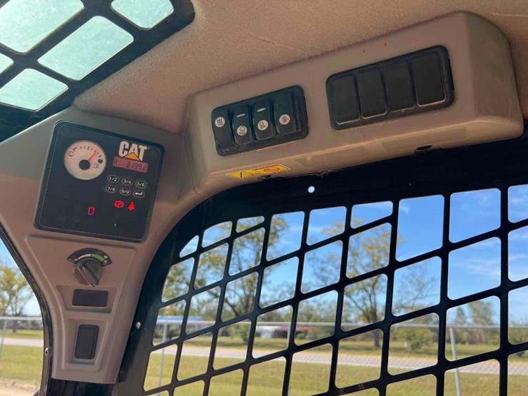 2019-caterpillar-259d-image-28