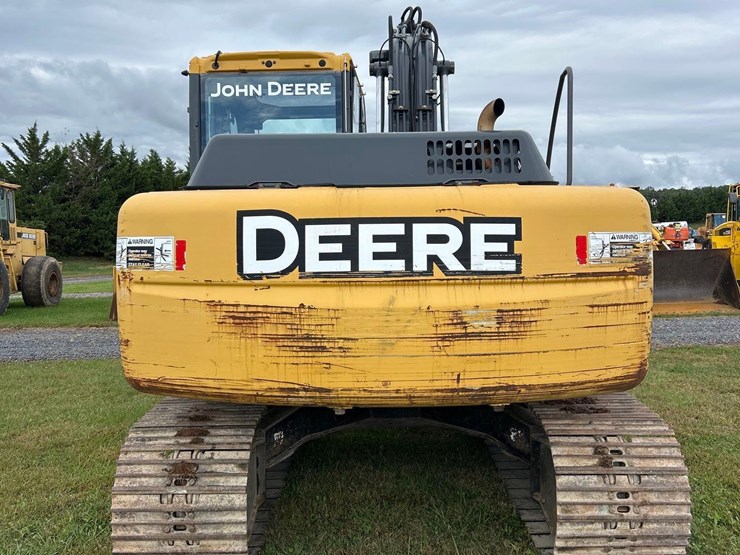 2011-deere-120d-image-6