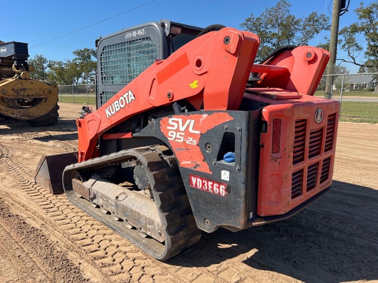 2017-kubota-svl95-2s-image-2