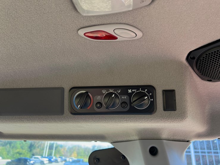 2023-kubota-m4-061-deluxe-mfwd-utility-tractor-with-la1154-front-loader-image-28