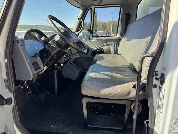 2004-international-durastar-4200-image-5