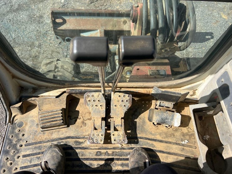 2013-takeuchi-tb235-image-29