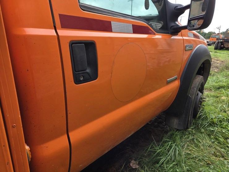 2005-ford-f550-xl-image-17