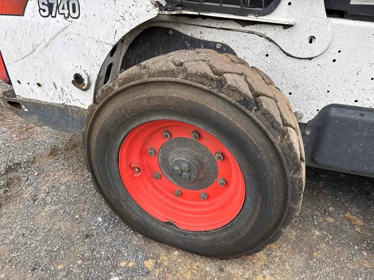 2021-bobcat-s740-image-12