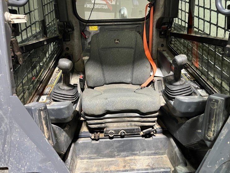 2015-deere-333g-image-22