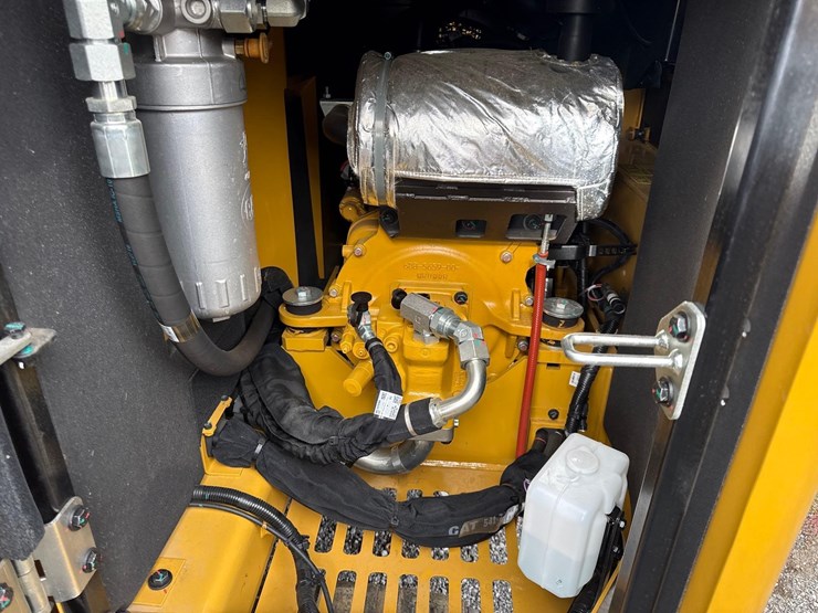 caterpillar-305-image-18