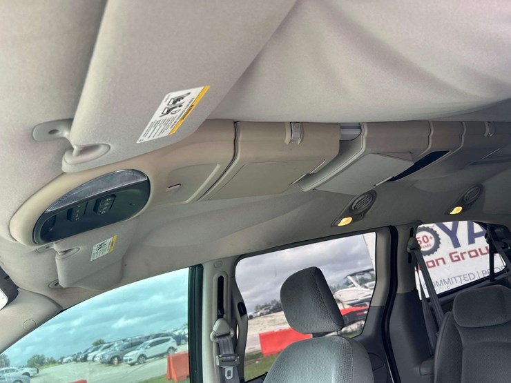 2005-dodge-grand-caravan-image-16