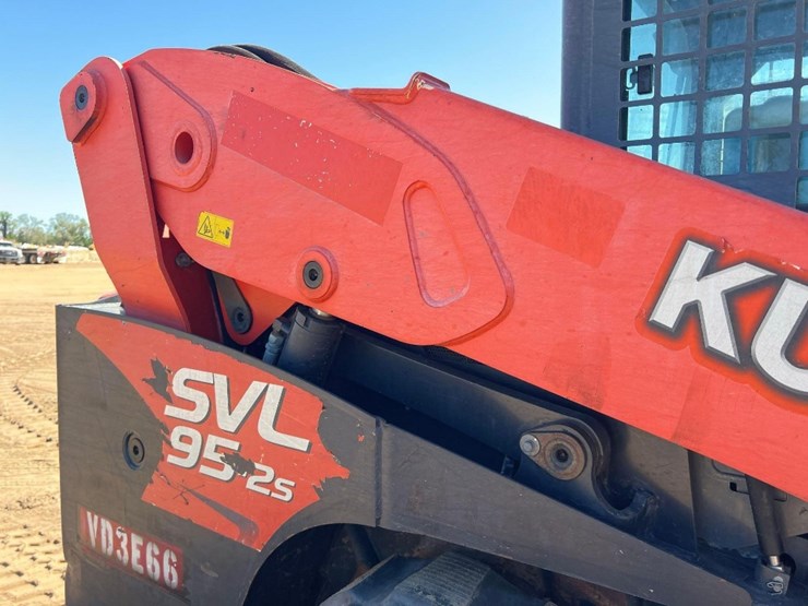 2017-kubota-svl95-2s-image-24