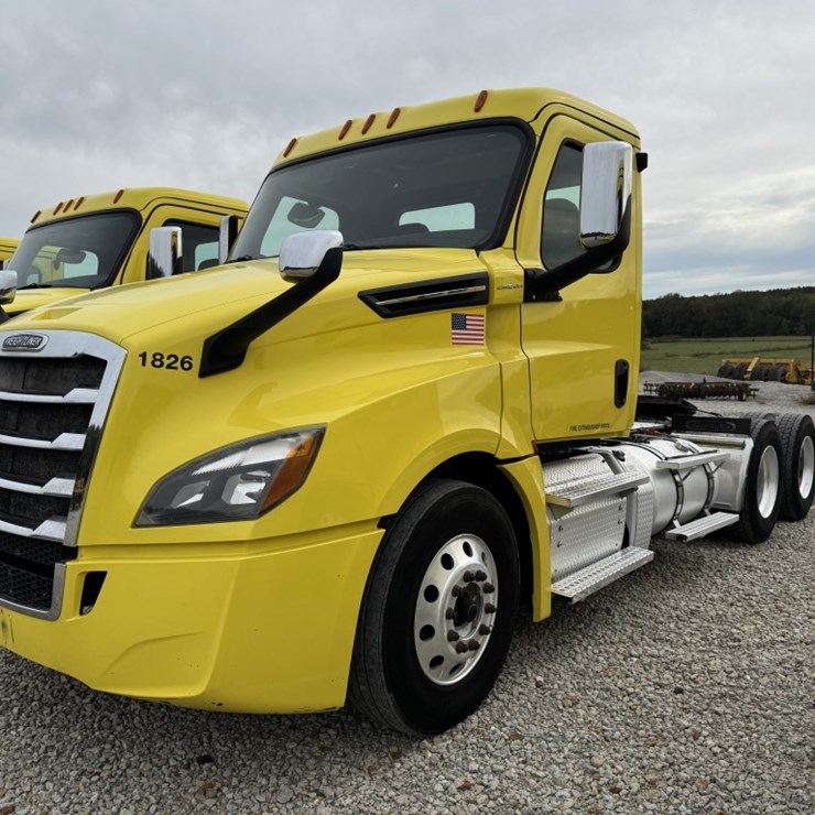 2018 FREIGHTLINER CASCADIA 126