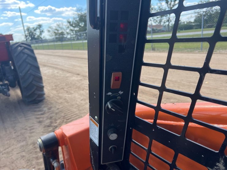 2019-gehl-rt105-image-29