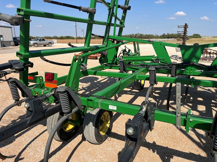 2011-john-deere-2410-image-15