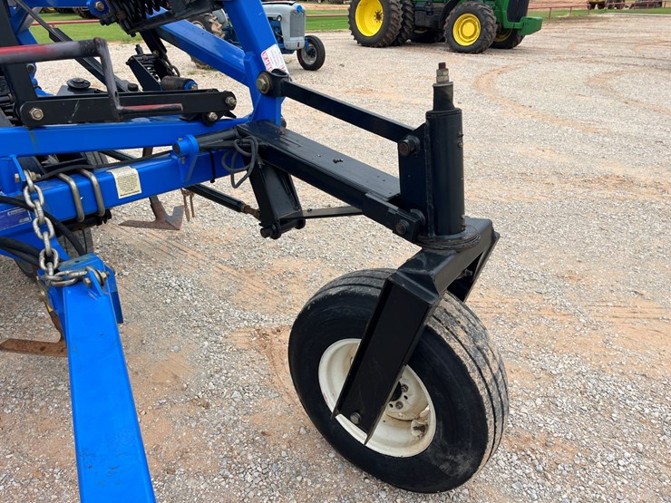 2015-new-holland-st830-image-3