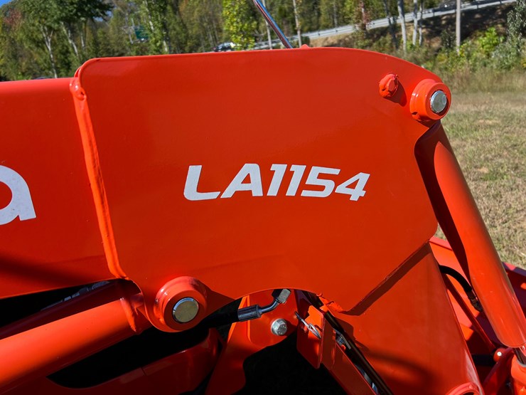 2023-kubota-m4-061-deluxe-mfwd-utility-tractor-with-la1154-front-loader-image-8