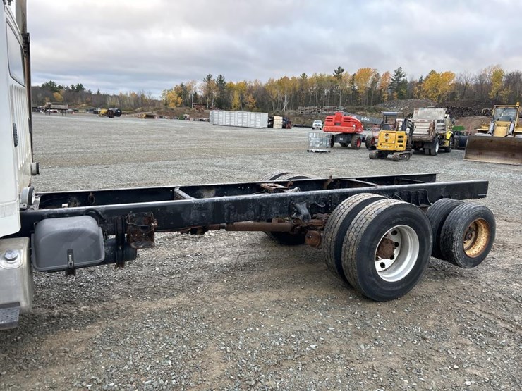 #5016-•-2008-freightliner-business-class-m2-cab-chassis-image-11