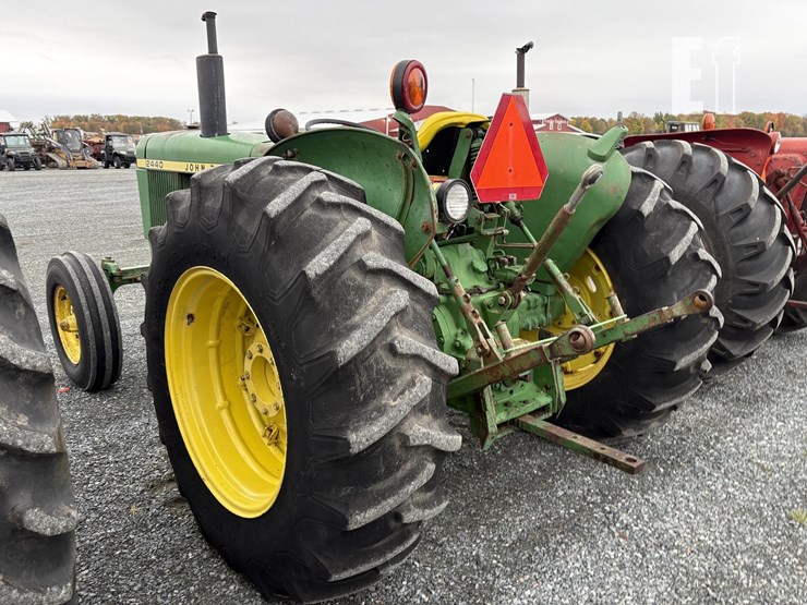 1979-john-deere-2440-image-11