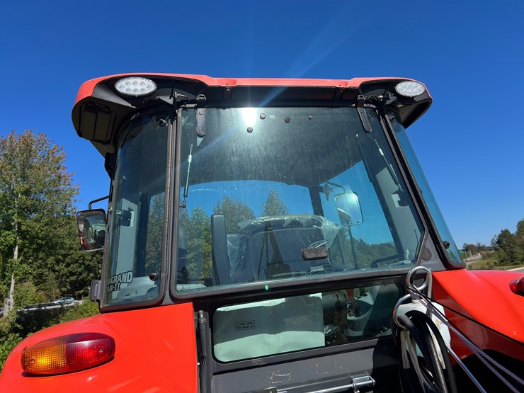 2023-kubota-m4-061-deluxe-mfwd-utility-tractor-with-la1154-front-loader-image-47