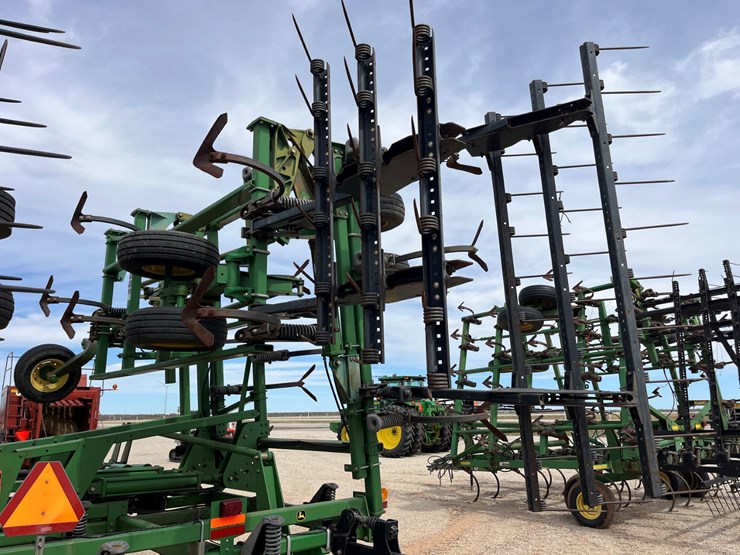 2009-john-deere-2410-image-11