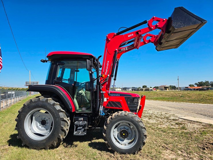 2025-mahindra-6075-image-7