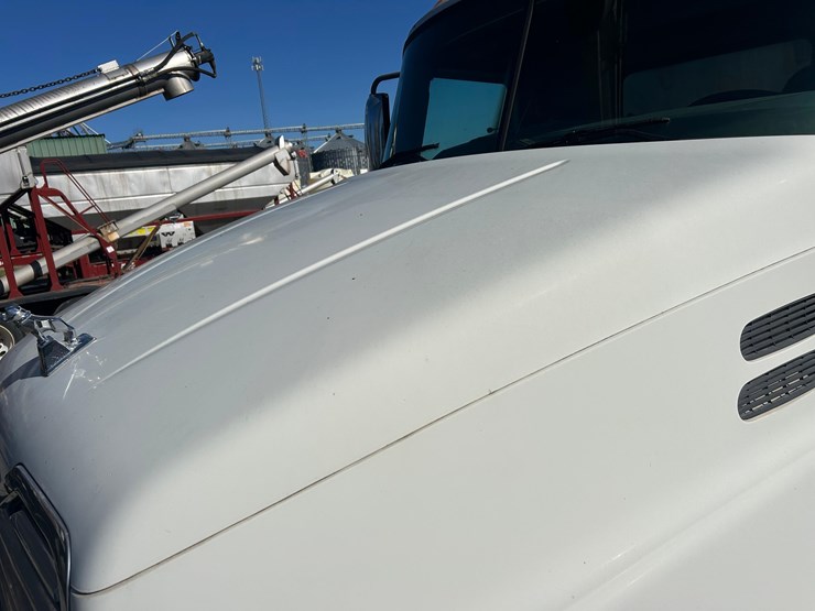 2011-mack-tender-truck-w/adams-rear-discharge-bed-auger-image-85