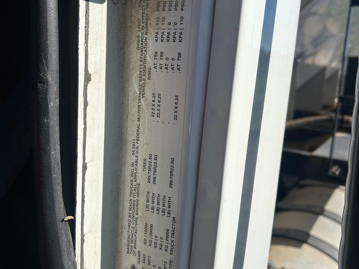 2011-mack-tender-truck-w/adams-rear-discharge-bed-auger-image-13