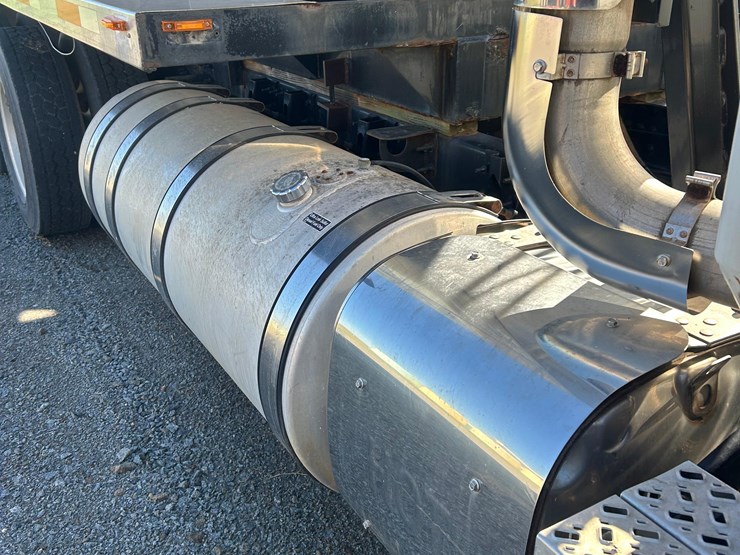 2011-mack-tender-truck-w/adams-rear-discharge-bed-auger-image-20