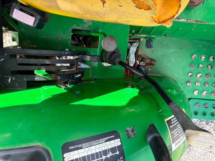 2015-john-deere-5065e-image-34
