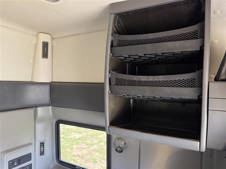 2012-international-prostar-image-19