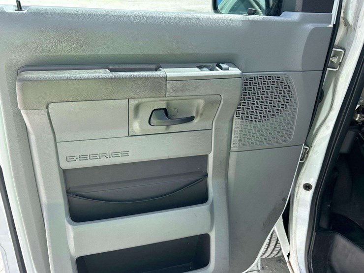 2011-ford-cargo-image-11