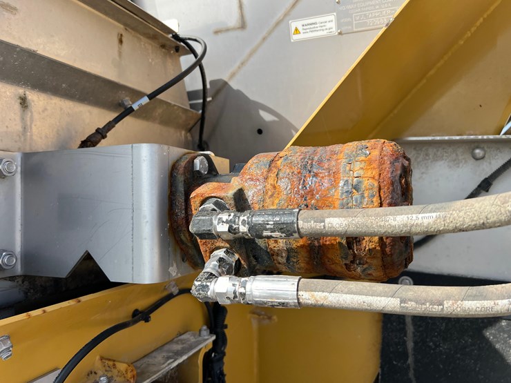 2019-terragator-7300-spinner-truck-image-48