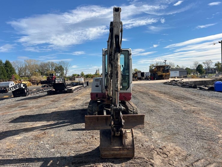 2013-takeuchi-tb235-image-7