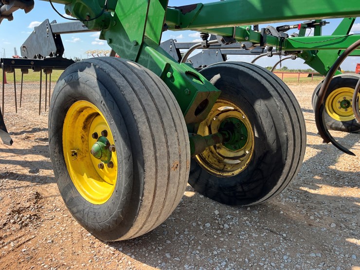 2011-john-deere-2410-image-8