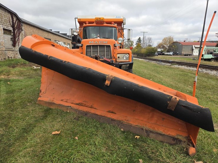 1989-mack-rd690s-image-8