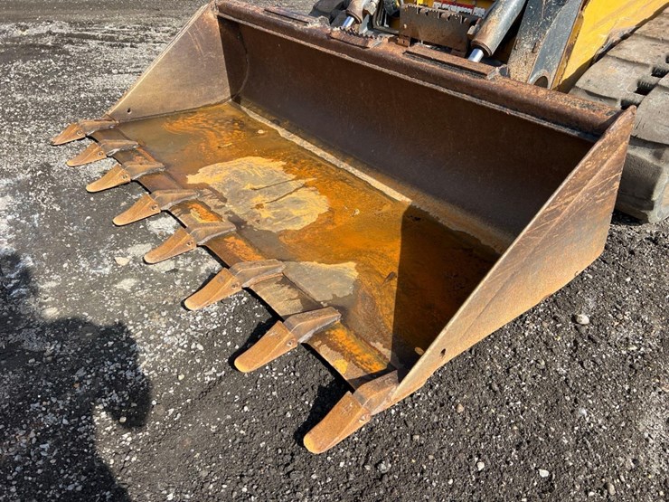 2016-deere-323e-image-9