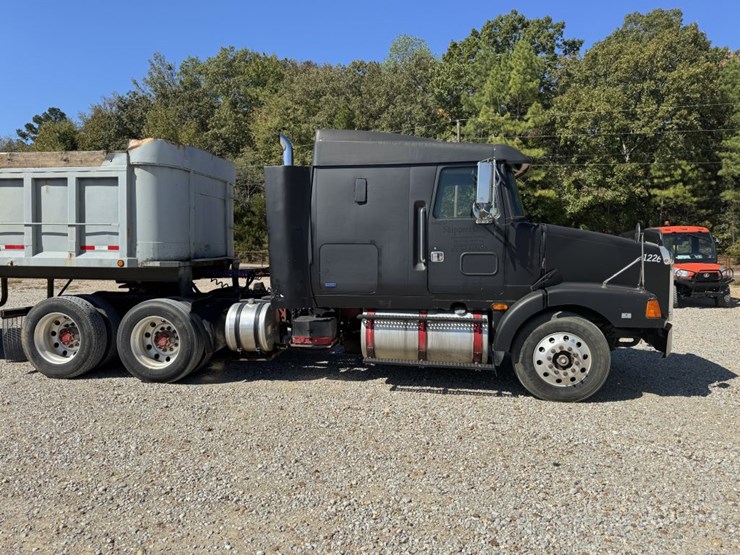 #4617-•-1995-volvo-sleeper-truck-image-4