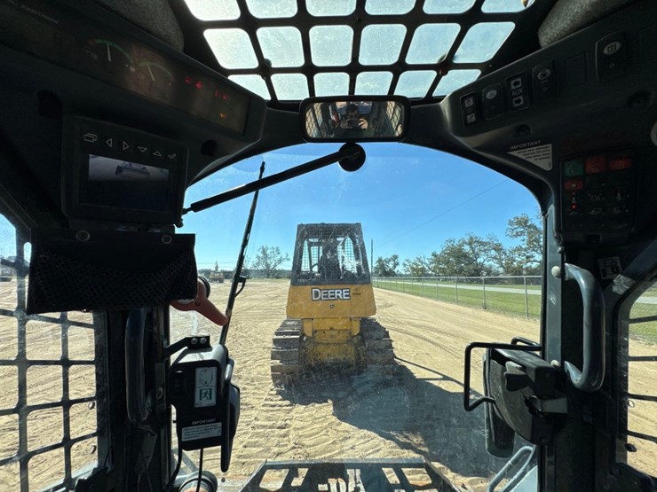 2020-deere-333g-image-32