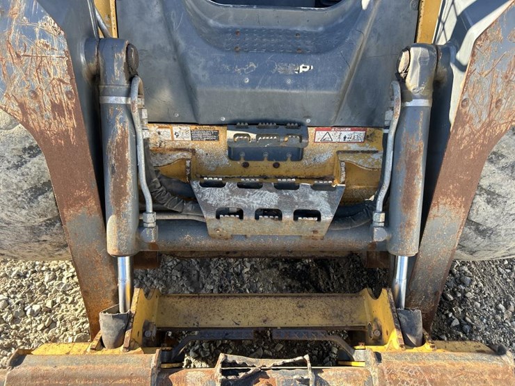 2016-deere-326e-image-11