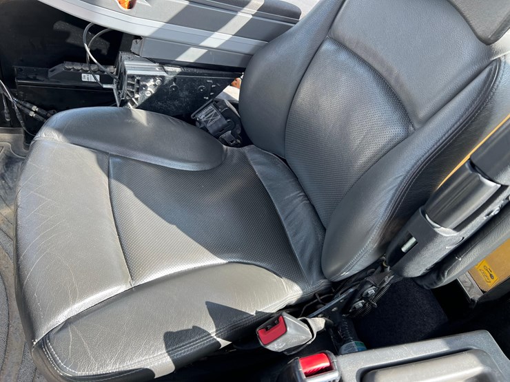 2019-terragator-7300-spinner-truck-image-89