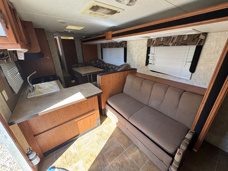 #4619-•-2018-forrest-river-grey-wolf-super-lite-camper-image-5