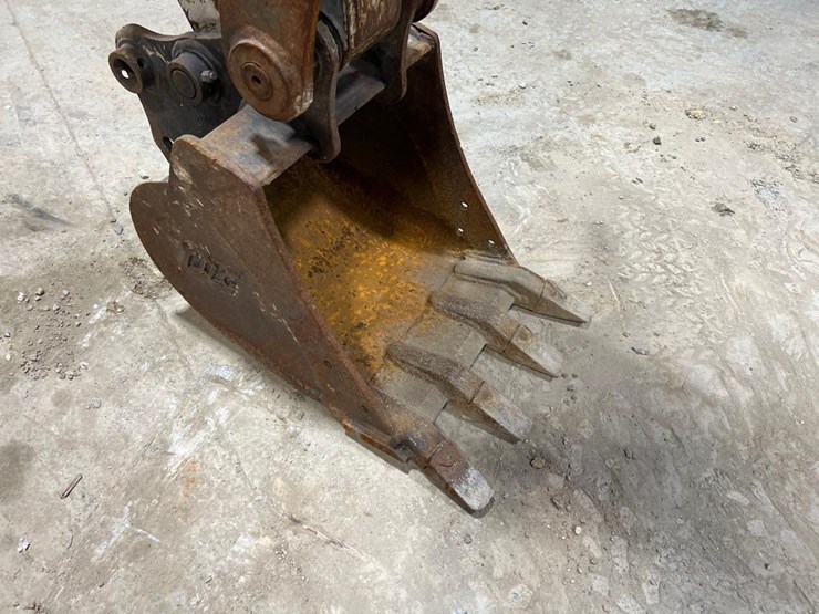 takeuchi-tb240-image-11