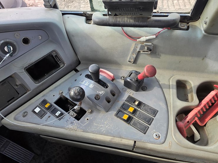 2003-volvo-a40d-image-28